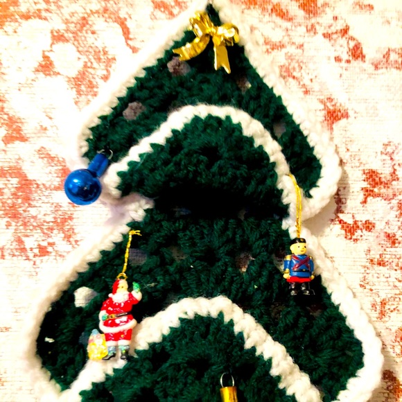 Christmas Tree 🎄 crochet with some ornaments - Picture 1 of 16